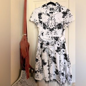 Cute! 🌺 Retro 40s style black and white floral dress